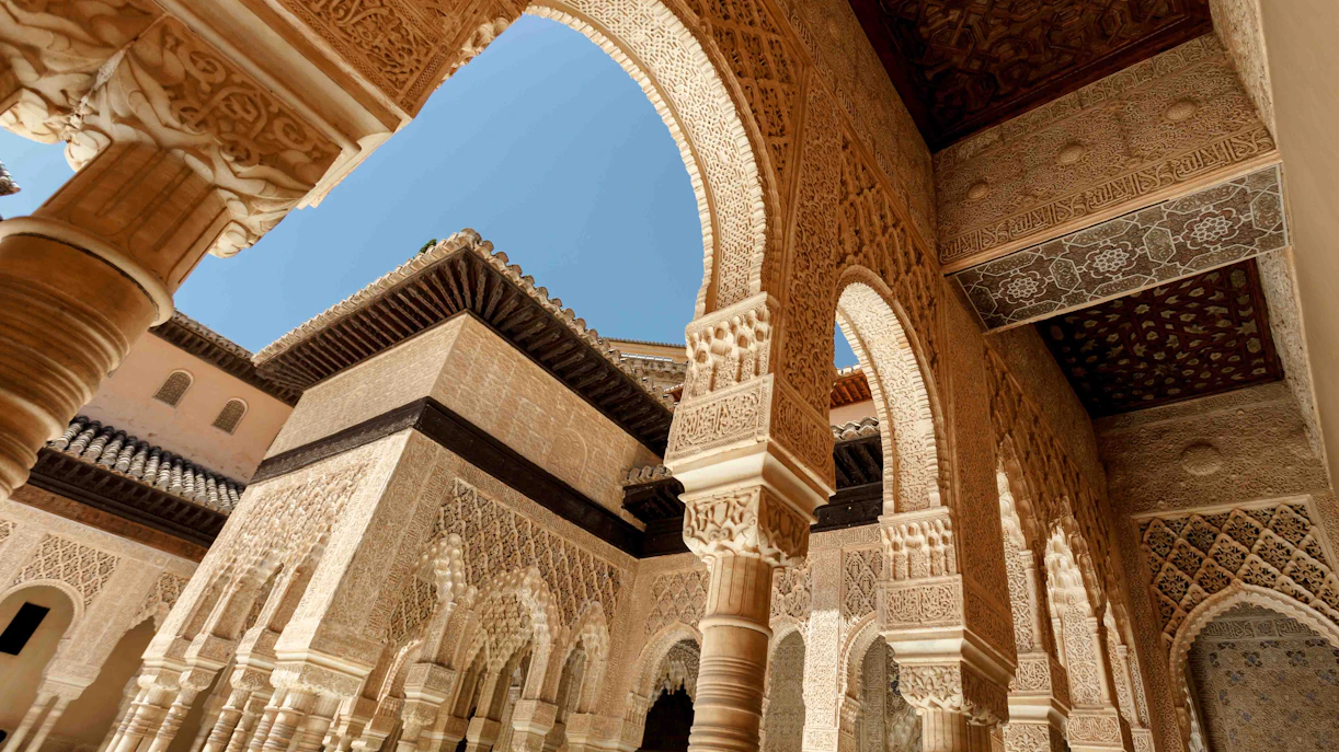 Alhambra and Nasrid Palaces Guided Tour with Tickets